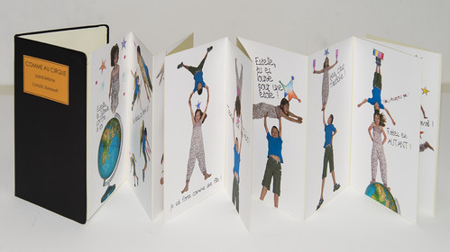 Moleskine Japonais, ou LeporeloAvec Estelle et ThéoPhoto montage numérique, impression jet d'encrecollage sur le dépliant21 cm x 2 m